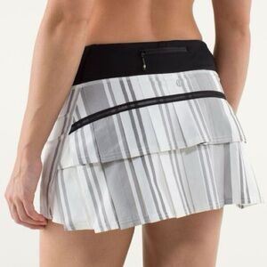 LULULEMON Pace Setter Skirt Spandex Shorts Black White Gray Vertical Stripe 6